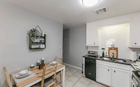 ★Modern,Cozycouple'S Getaway W/Relaxing Patio!